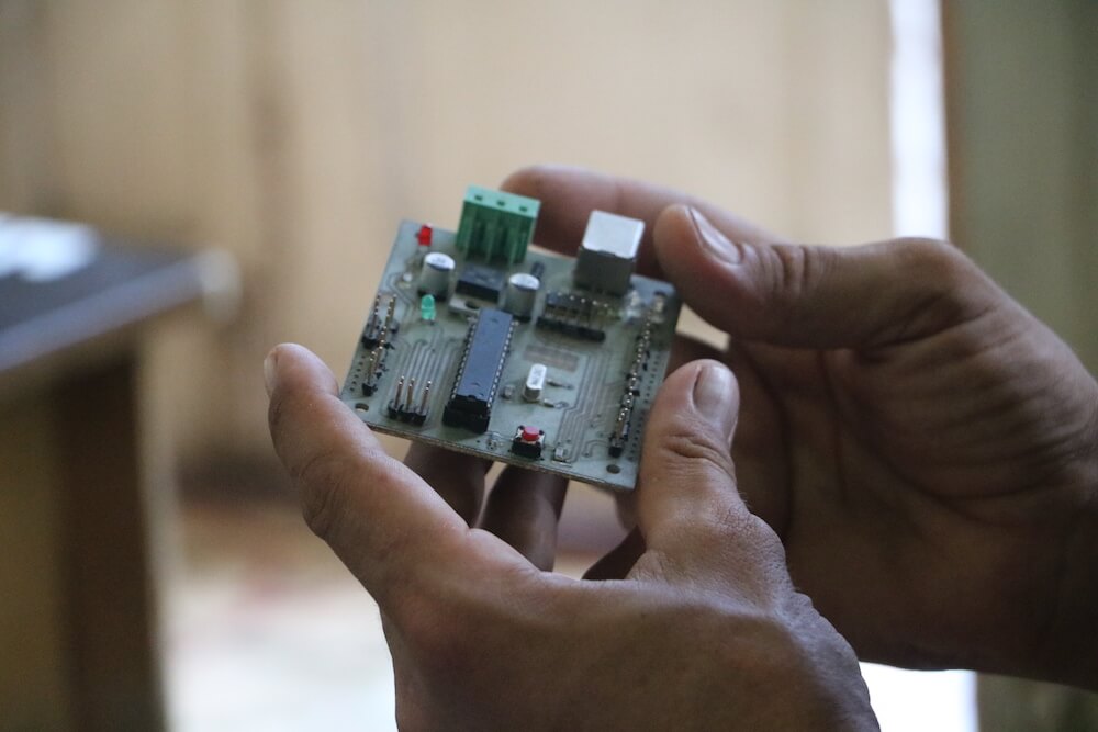 2021-06-24-cuba_copincha-maurice-fabrication-de-carte-mere-low-tech-lab