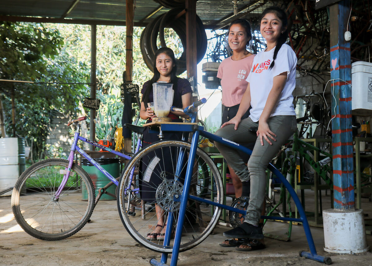 2020-11-10-guatemala_maya-pedal-caro-et-les-filles_2-low-tech-lab