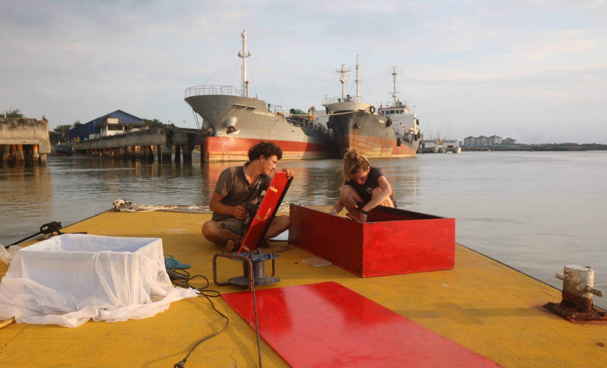 corentin-coline-boite-pour-mouches-soldats-noires